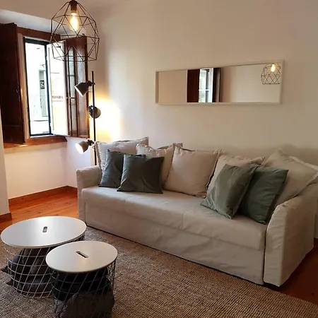Апартаменты Cozy Between Lapa And Santos Лиссабон