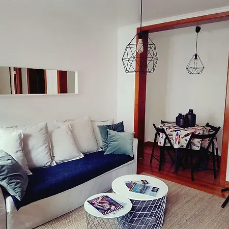 Апартаменты Cozy Between Lapa And Santos Лиссабон