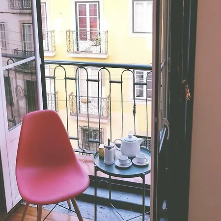 Апартаменты Cozy Between Lapa And Santos Лиссабон