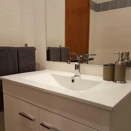 Апартаменты Cozy Between Lapa And Santos Лиссабон