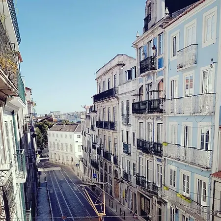 Апартаменты Cozy Between Lapa And Santos Лиссабон